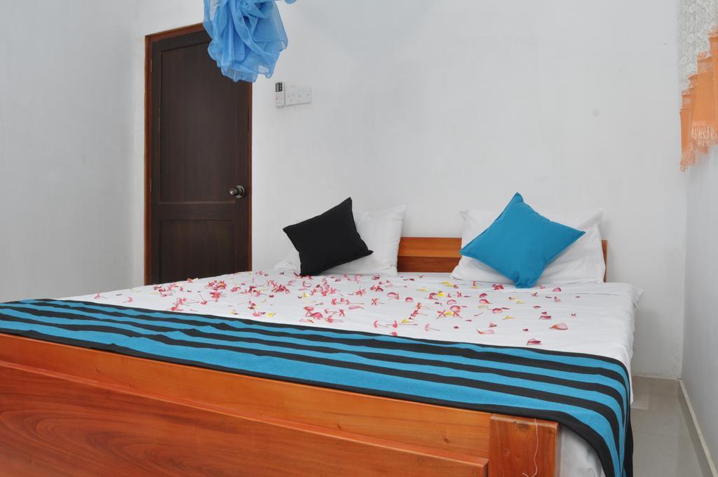 Tms Beach House Негомбо Екстериор снимка