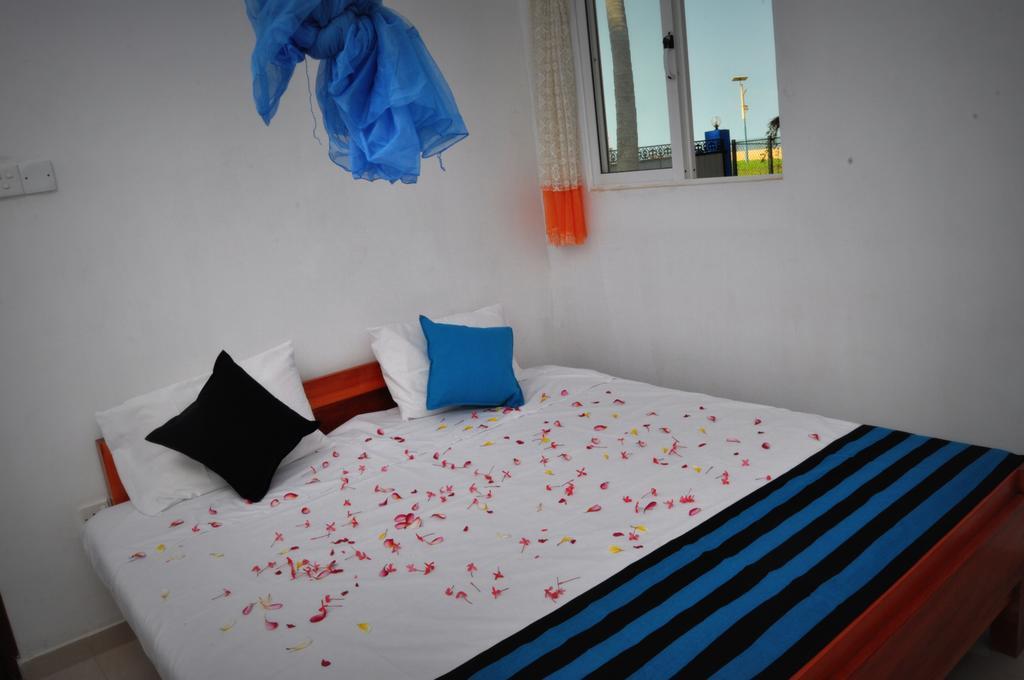 Tms Beach House Негомбо Екстериор снимка