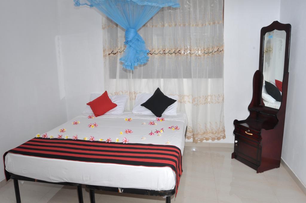 Tms Beach House Негомбо Екстериор снимка
